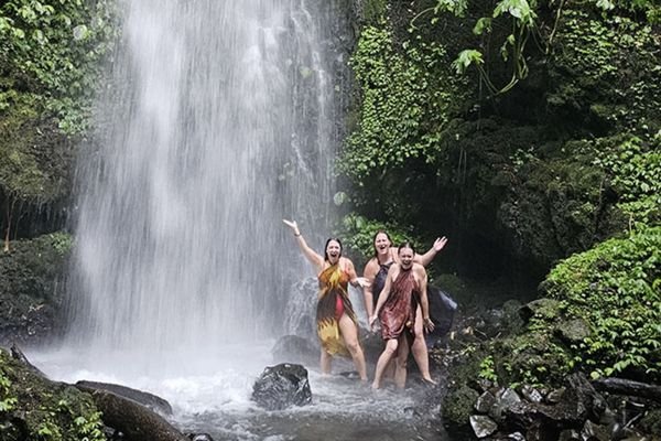 Family friendly waterfall hike near Gili Mas Port