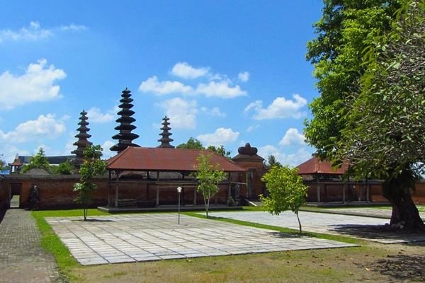 Religious site visit Lombok shore excursion