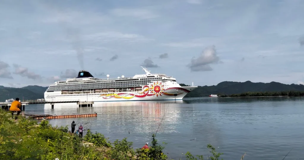 Lembar cruise port tours