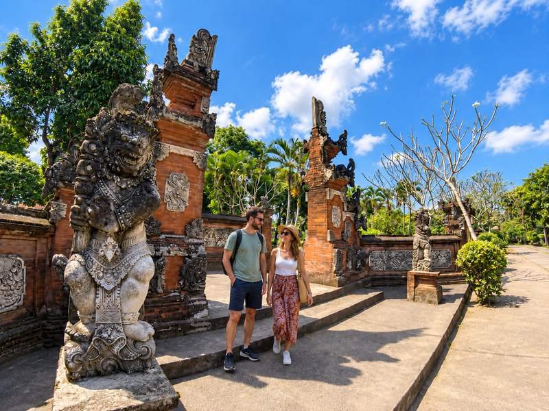 Lingsar Temple Lombok entrance with tourists